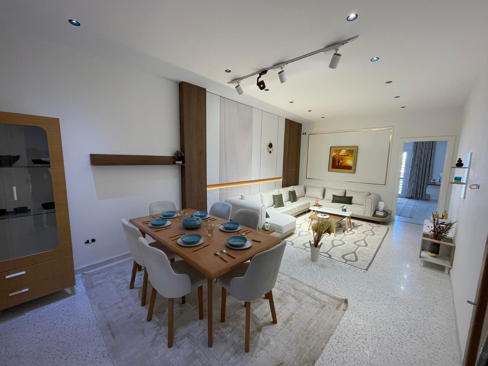 Intérieur moderne et chaleureux