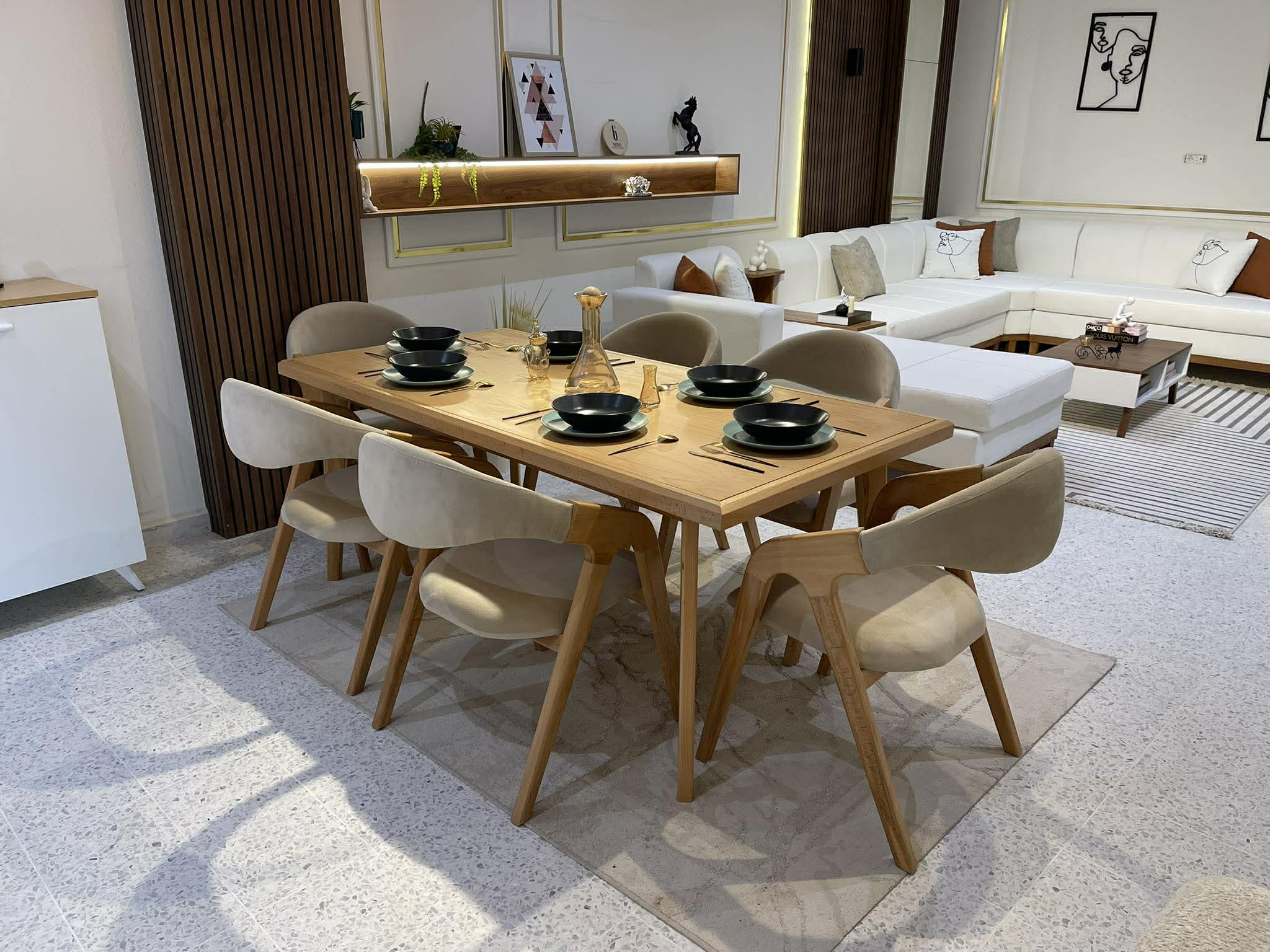 Tables et 6 chaises Queen