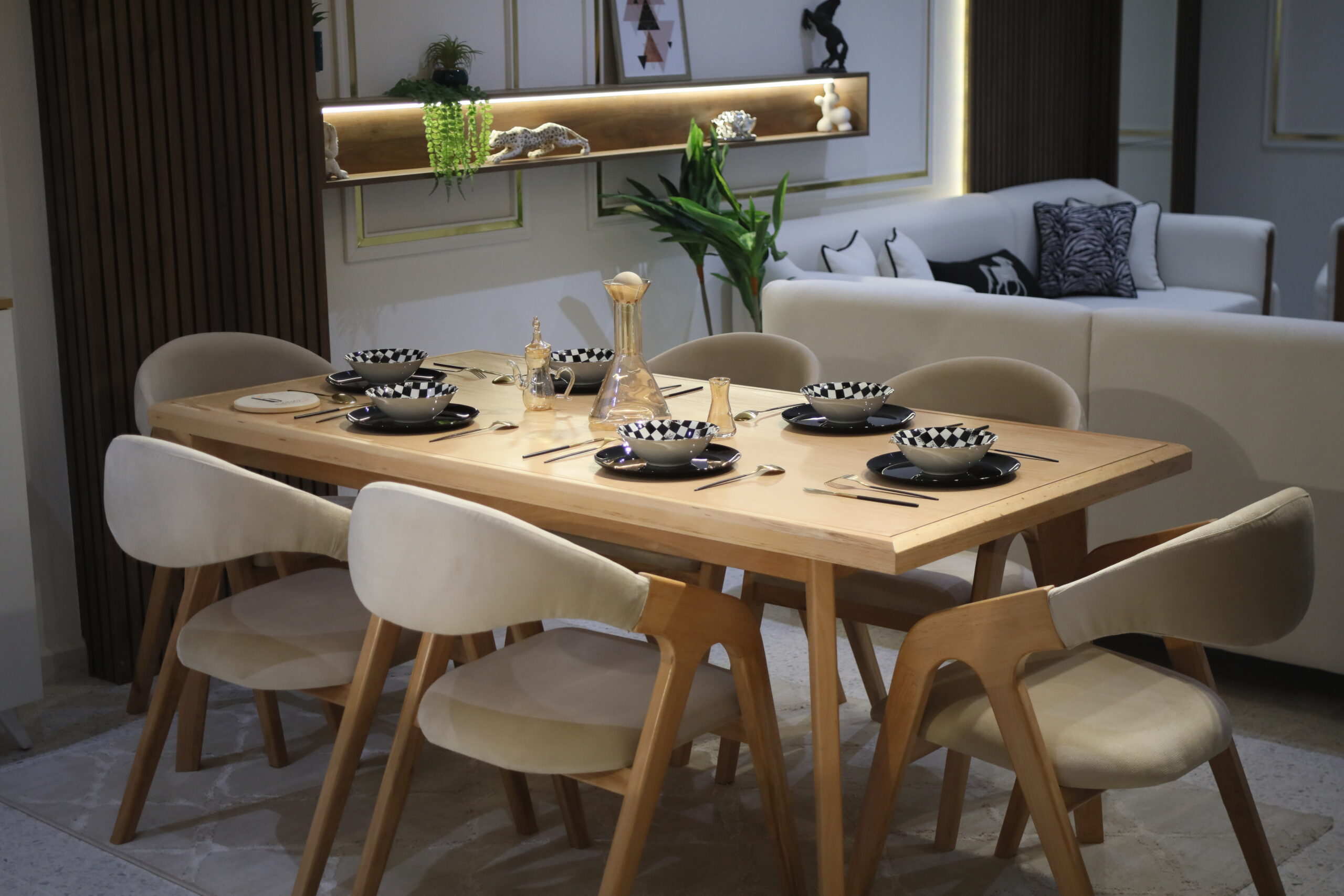 Tables et 6 chaises Queen